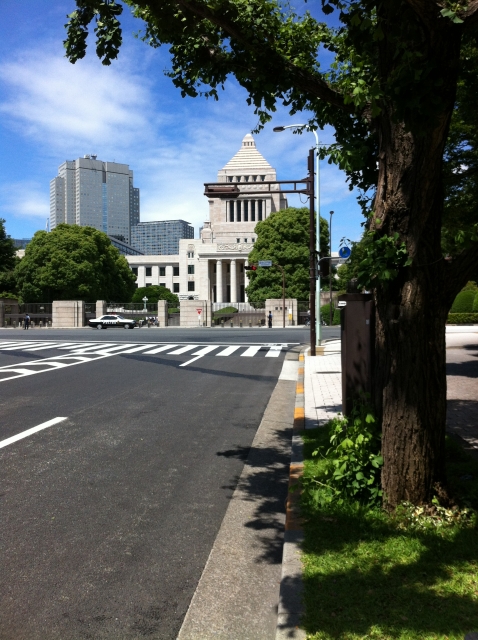 赤坂大輔議員の経歴や年収 出身大学 高校やwikiプロフ 結婚や家族構成は 世論の評判は なんでもミュージアム